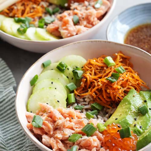 Poke bowl saumon et riz sauvage